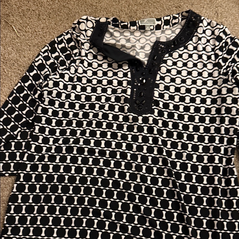 JM Collection Black and White Circle Print Top